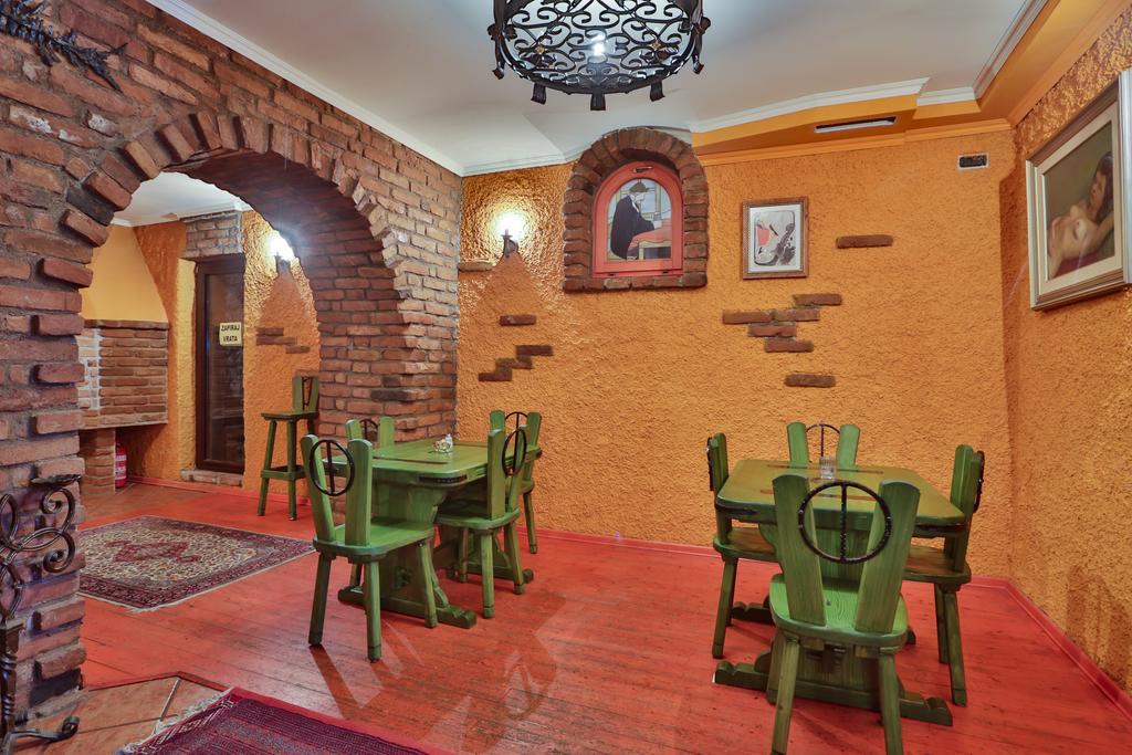 ماريزيج Casa Oasa -Accommodation , Pizzeria & Bar المظهر الخارجي الصورة