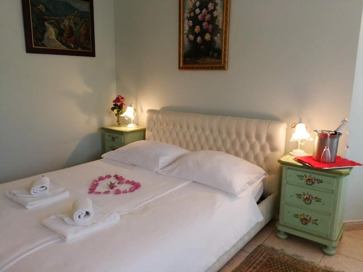 ماريزيج Casa Oasa -Accommodation , Pizzeria & Bar المظهر الخارجي الصورة